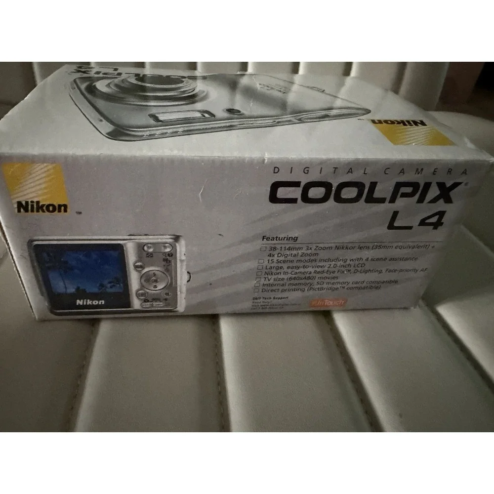 Nikon Coolpix L3 5.1MP Digital Camera Silver 3x Optical Zoom